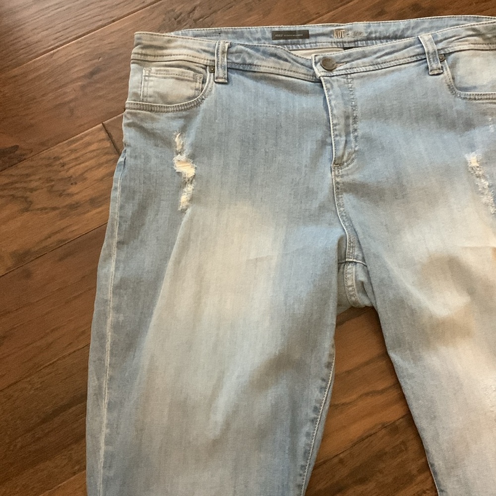 NWOT.  Light wash slouchy boyfriend cut distressed jeans with rolled cuffs. - Picture 10 of 15
